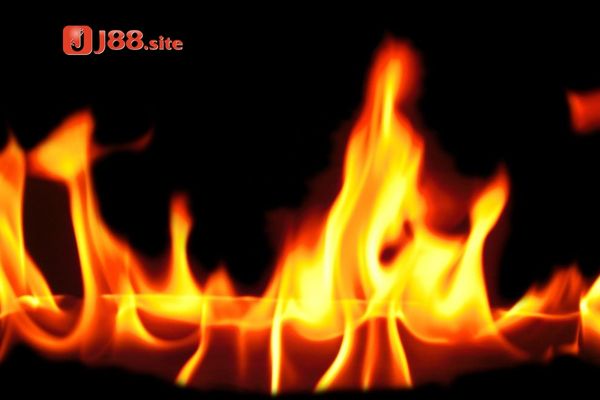 Giải mã nằm mơ thấy lửa đánh con gì?